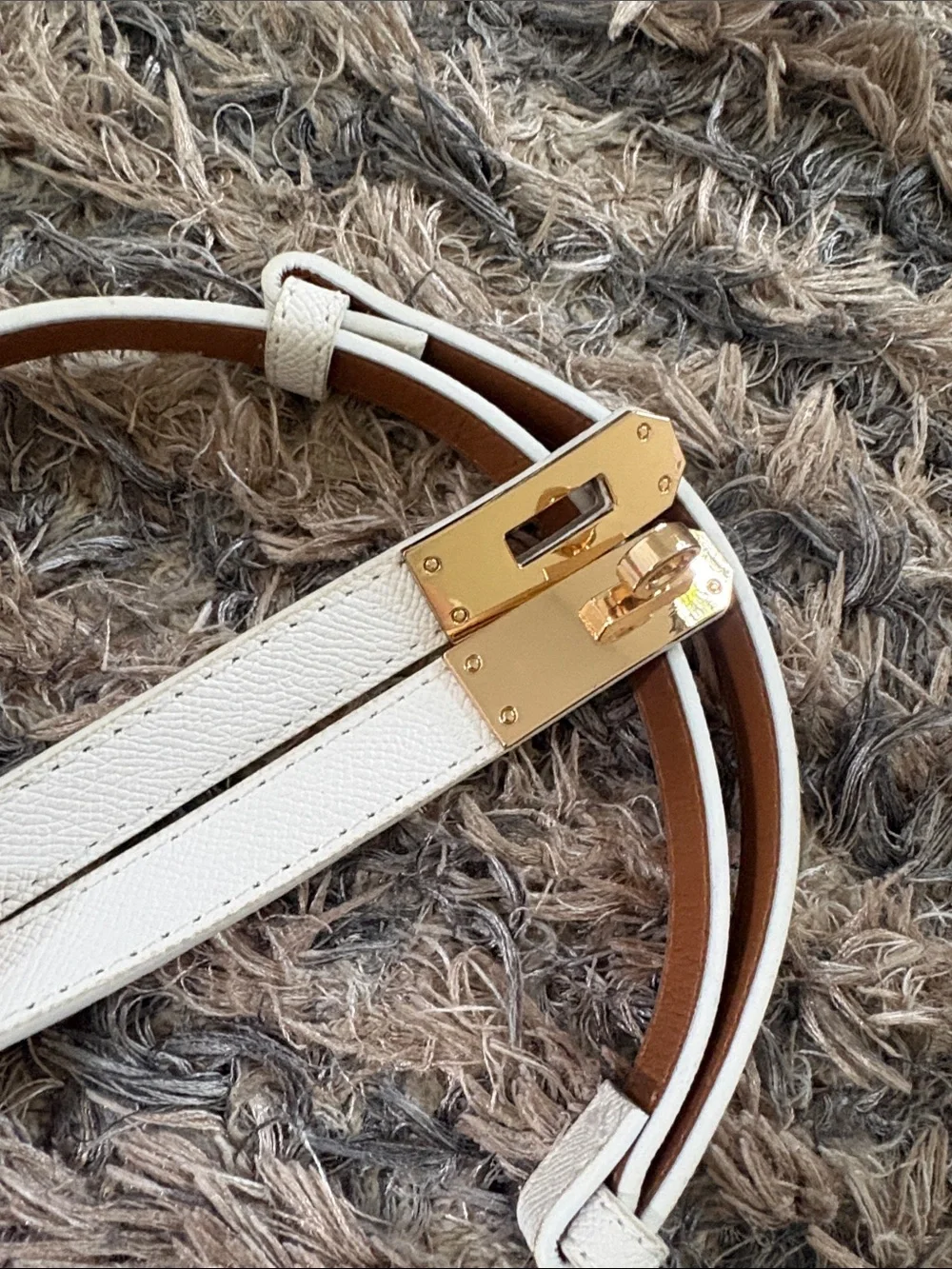White Grained Faux Leather Turn Lock Adjustable Skinny Belt OS